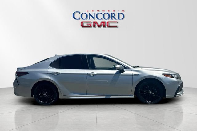 Used 2021 Toyota Camry XSE FWD image 3