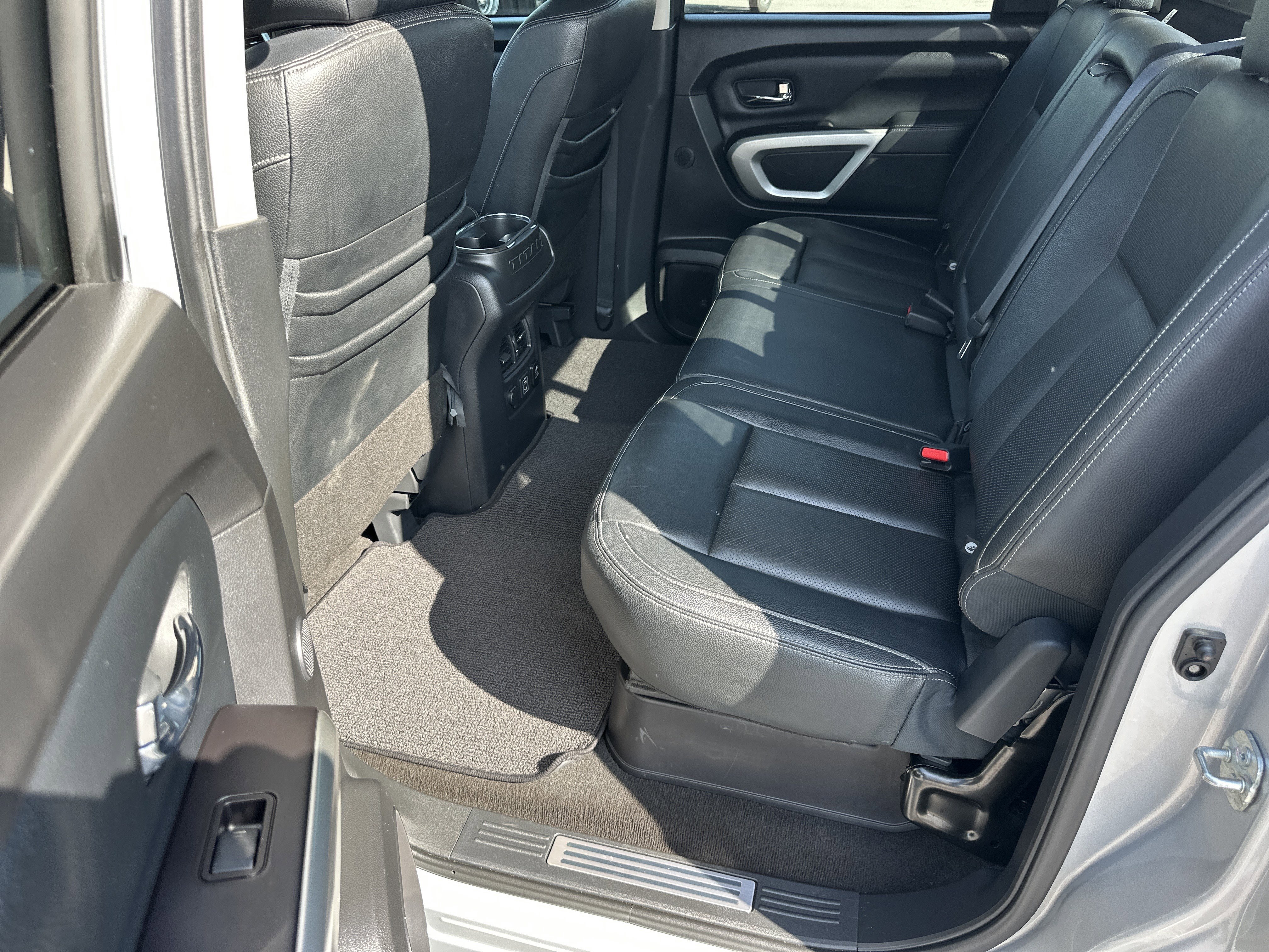 Used 2020 Nissan Titan SL w/ Moonroof Package RWD image 20