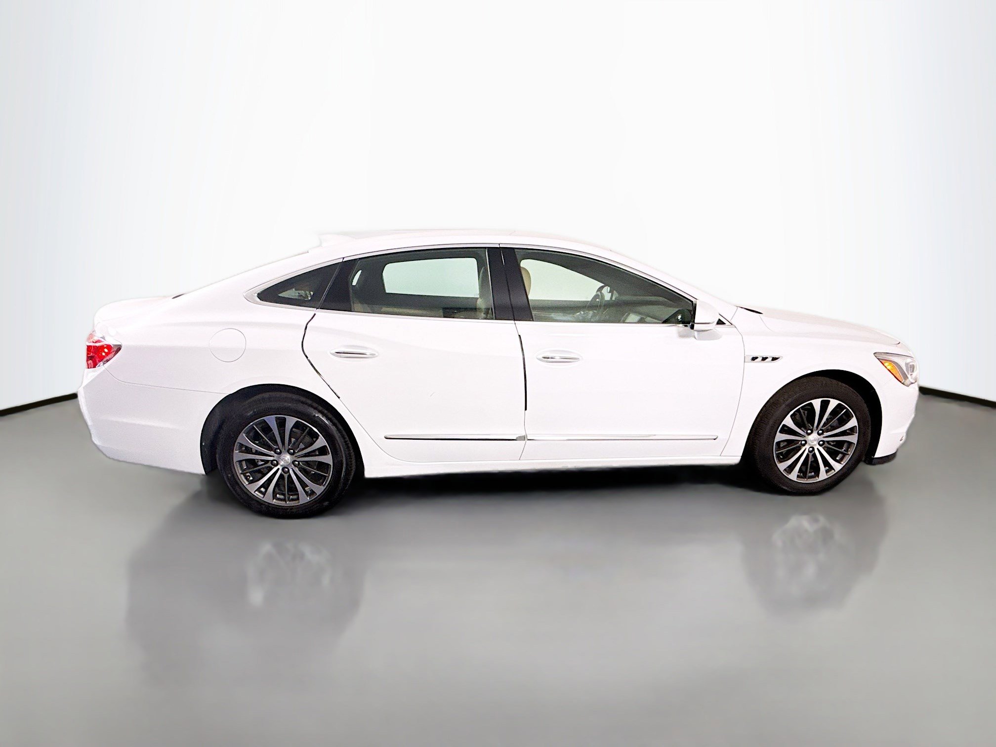 Used 2017 Buick LaCrosse Essence image 11