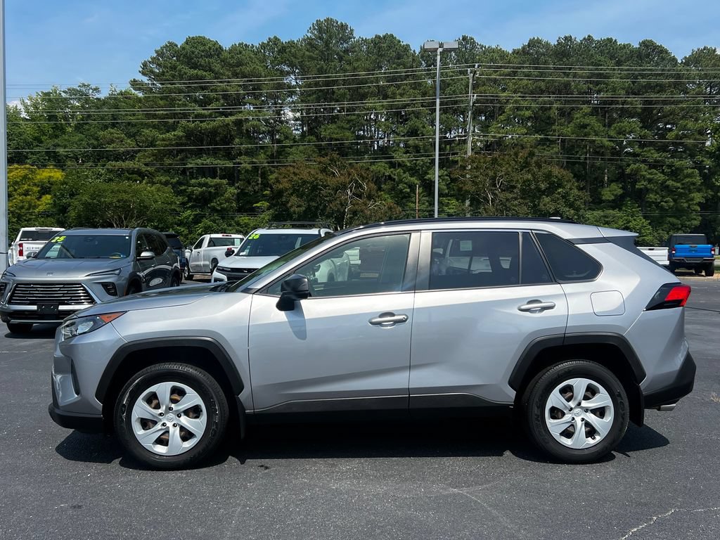 Used 2021 Toyota RAV4 LE AWD/4WD image 2