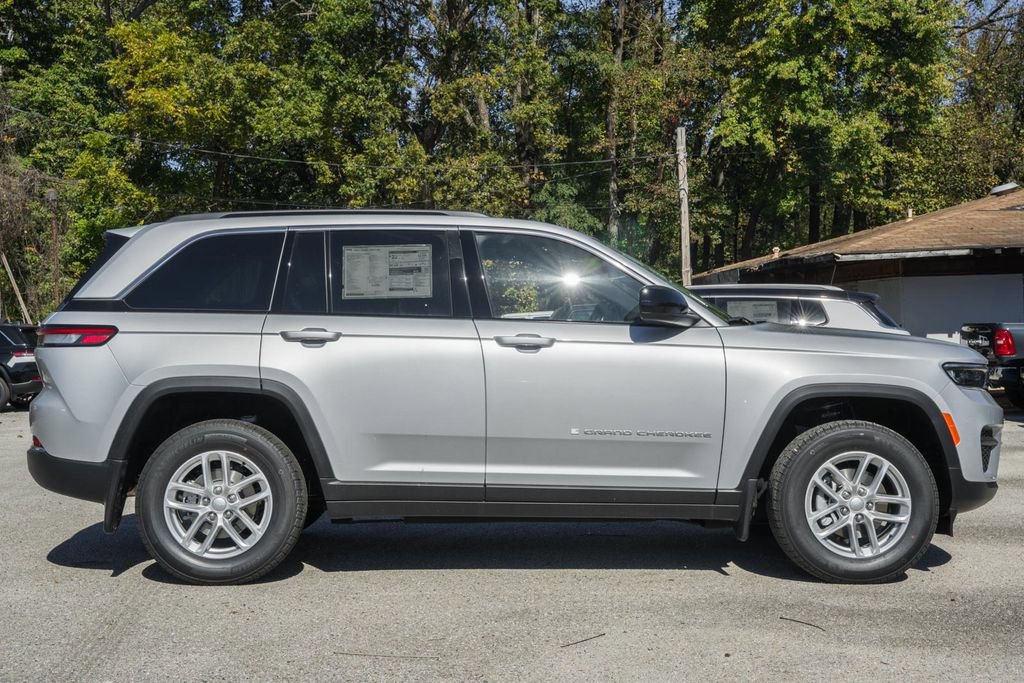 New 2025 Jeep Grand Cherokee Laredo X w/ Luxury Tech Group I image 3