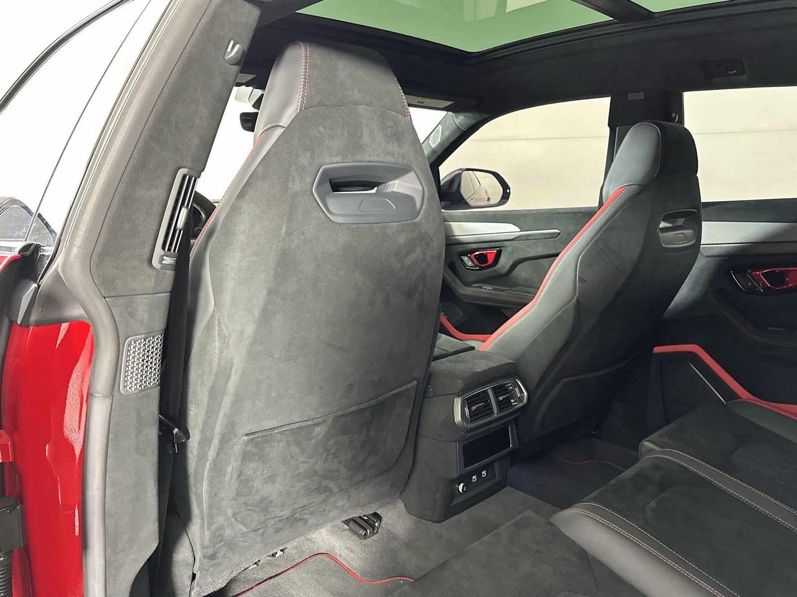 Used 2023 Lamborghini Urus Performante AWD/4WD image 24