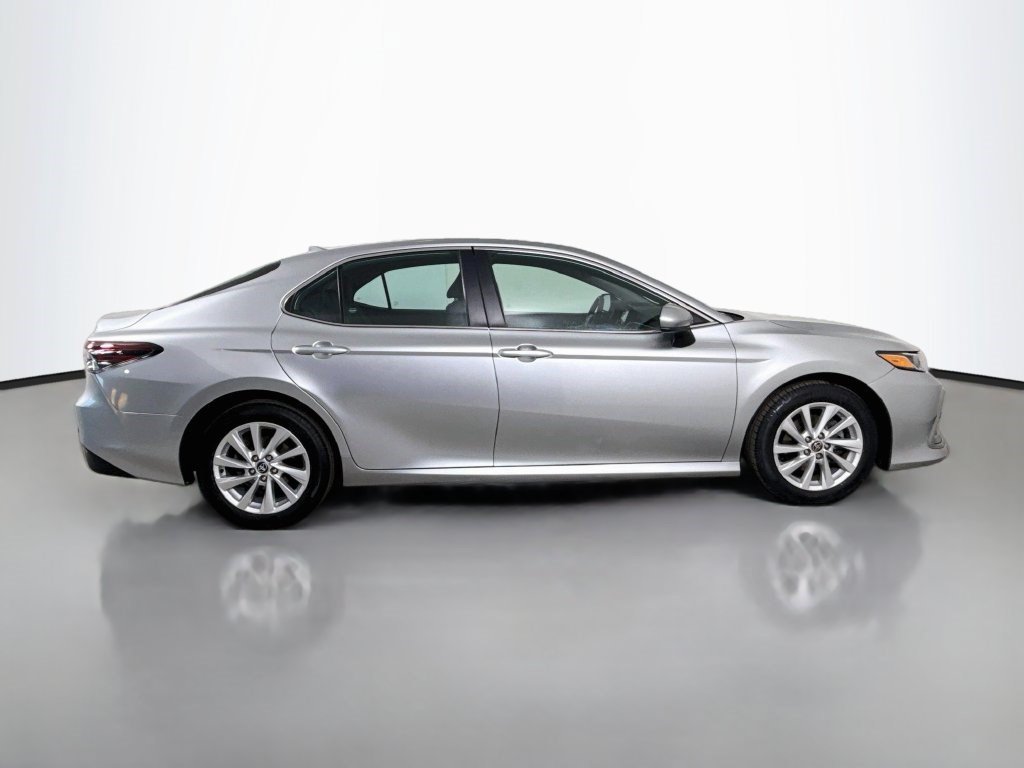 Used 2022 Toyota Camry LE AWD/4WD image 11