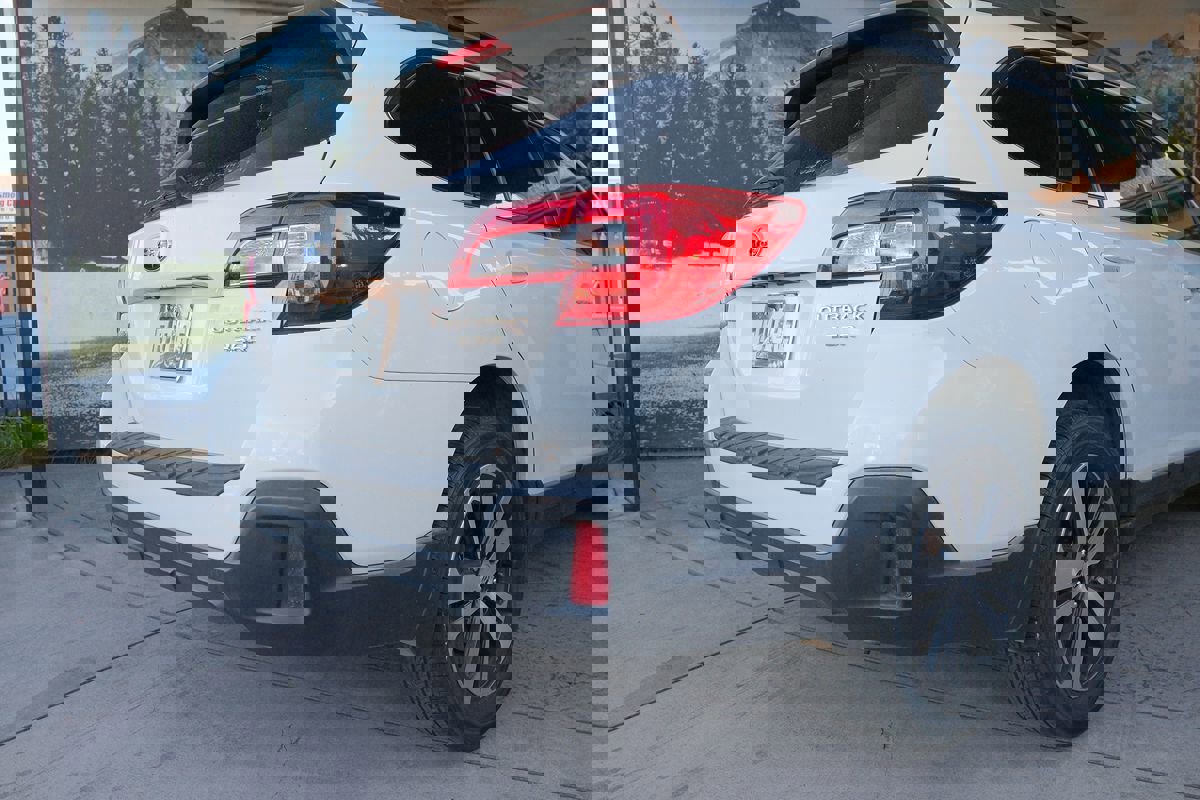 Used 2018 Subaru Outback 3.6R Limited w/ Popular Package #2 image 35