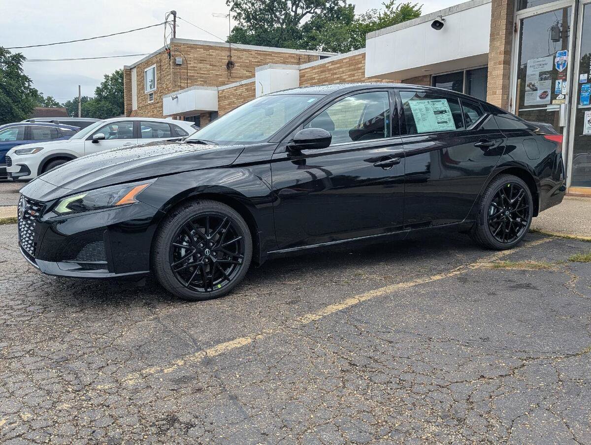 New 2026 Nissan Altima 2.5 SR w/ SR Midnight Edition Package AWD/4WD image 5