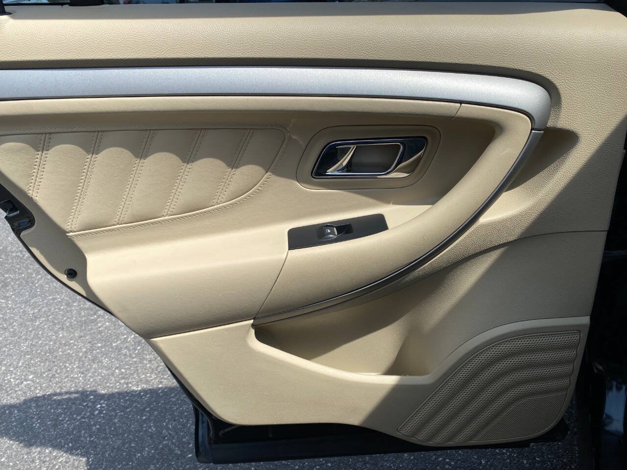Used 2015 Ford Taurus SE FWD image 22
