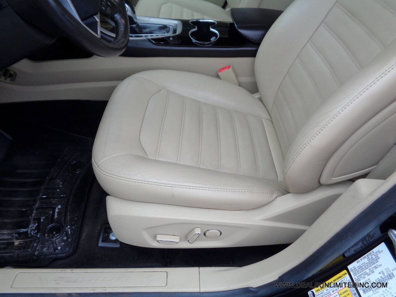 Used 2016 Ford Fusion SE w/ Equipment Group 202A image 7