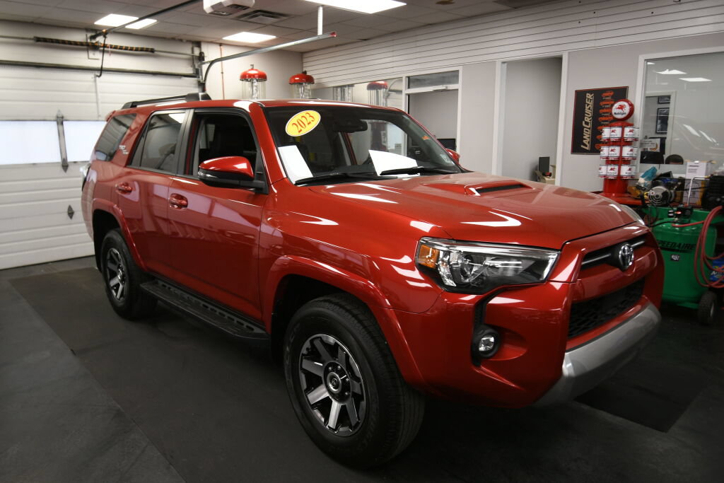 Certified 2023 Toyota 4Runner TRD Off-Road Premium w/ Moonroof Package AWD/4WD image 2