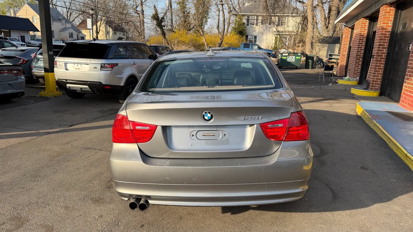 Used 2010 BMW 328i xDrive Sedan w/ Premium Pkg AWD/4WD image 5