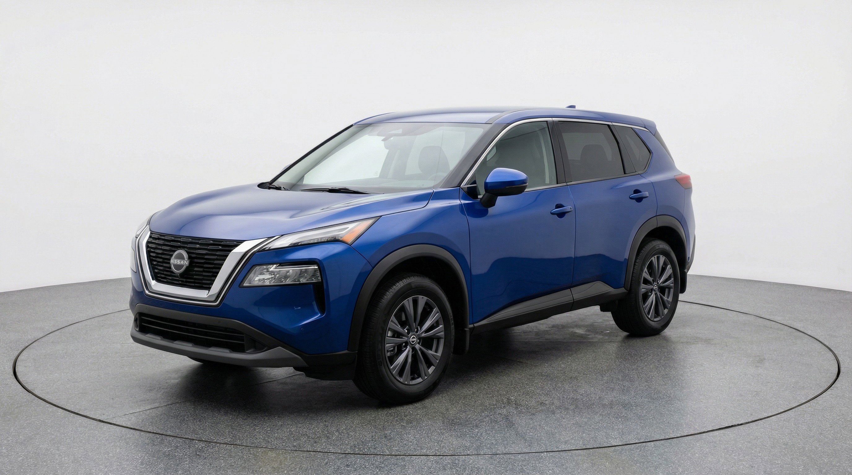 Used 2025 Nissan Rogue SV image 3
