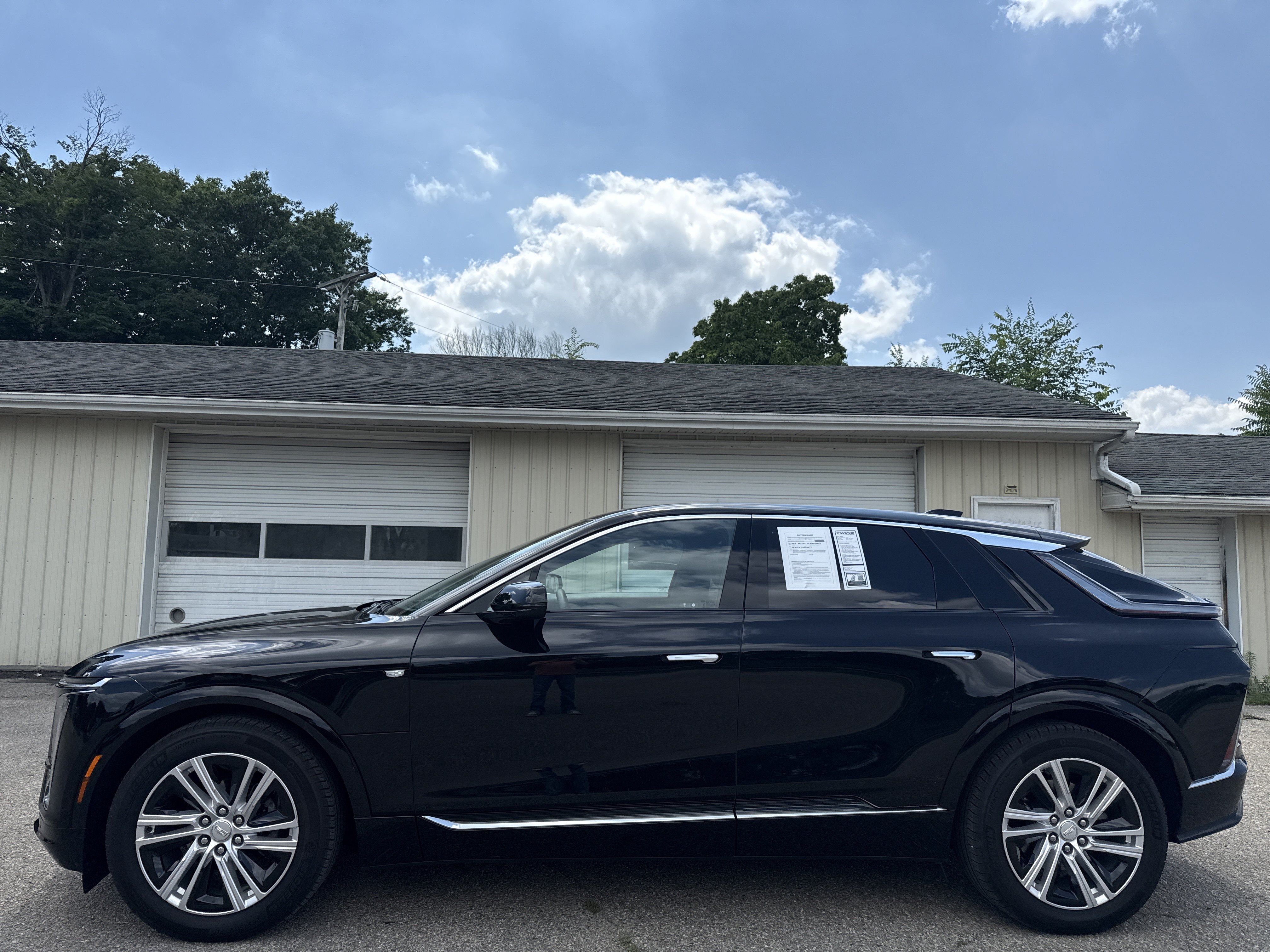 Used 2024 Cadillac Lyriq Tech AWD/4WD image 9