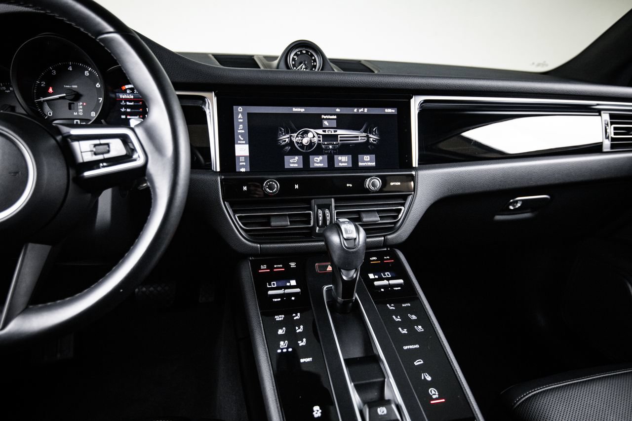 Certified 2023 Porsche Macan AWD/4WD image 19