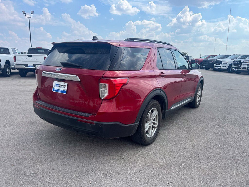 Used 2021 Ford Explorer XLT RWD image 5