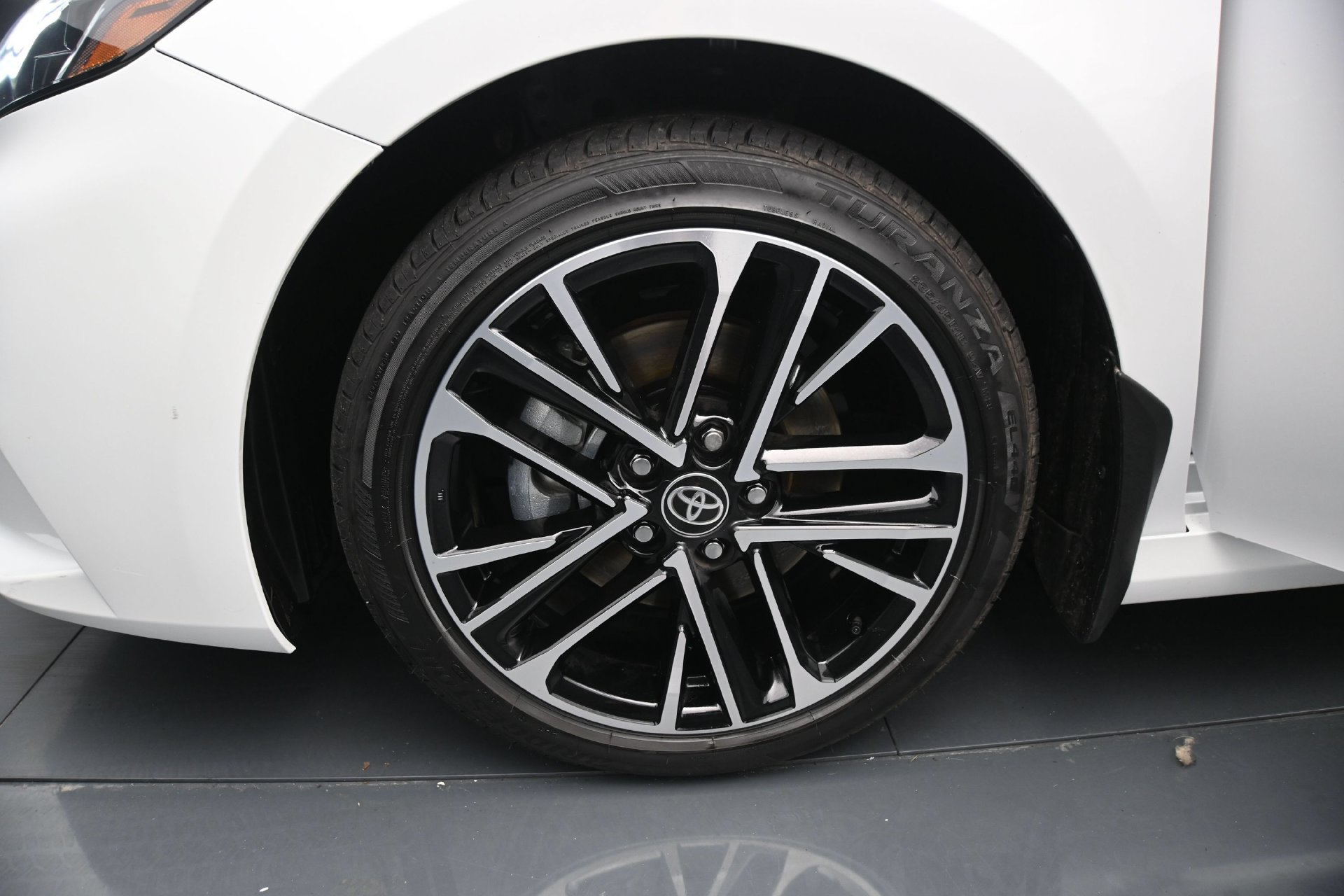 Used 2025 Toyota Camry XLE AWD/4WD image 25
