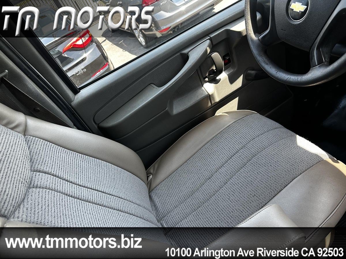 Used 2011 Chevrolet Express 2500 RWD image 13