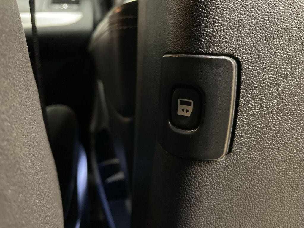 Used 2016 Dodge Grand Caravan SXT FWD image 28