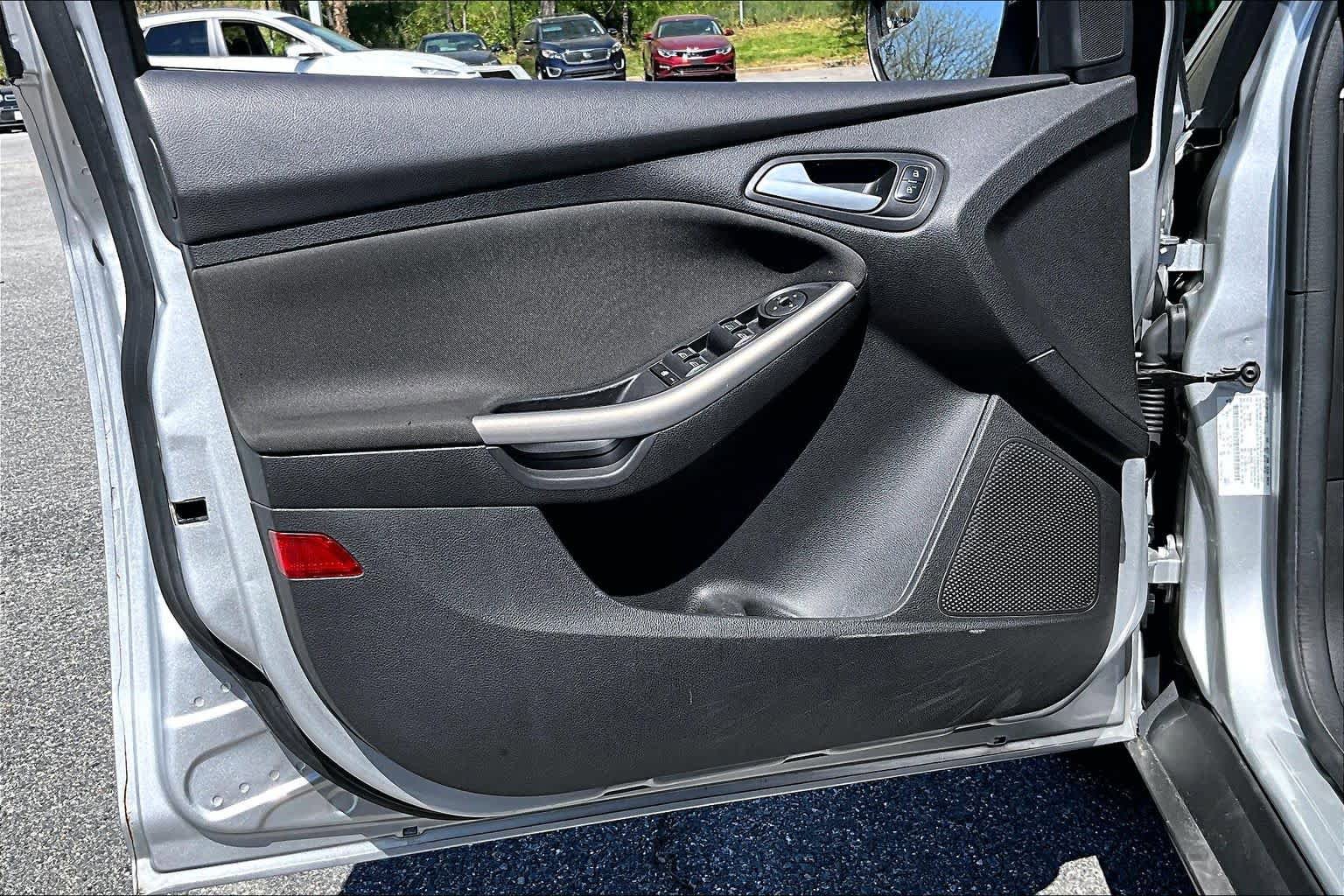 Used 2017 Ford Focus Titanium FWD image 22