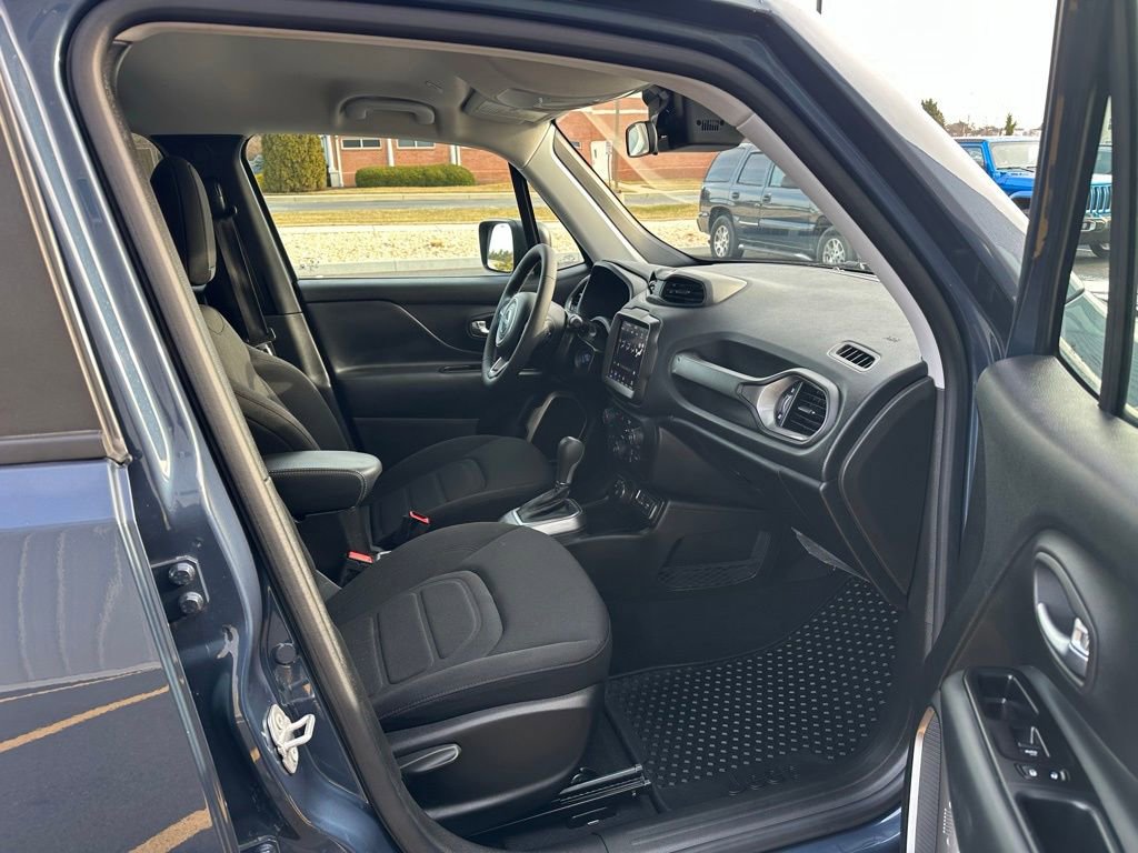 Used 2022 Jeep Renegade Latitude image 18
