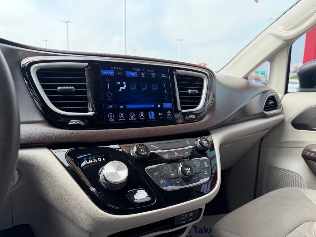 Used 2017 Chrysler Pacifica Touring FWD image 19