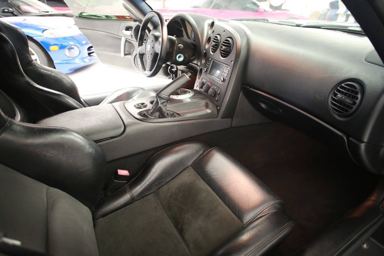 Used 2006 Dodge Viper SRT-10 RWD image 16