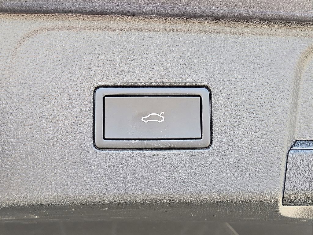 Used 2025 Volkswagen Atlas SE FWD image 14