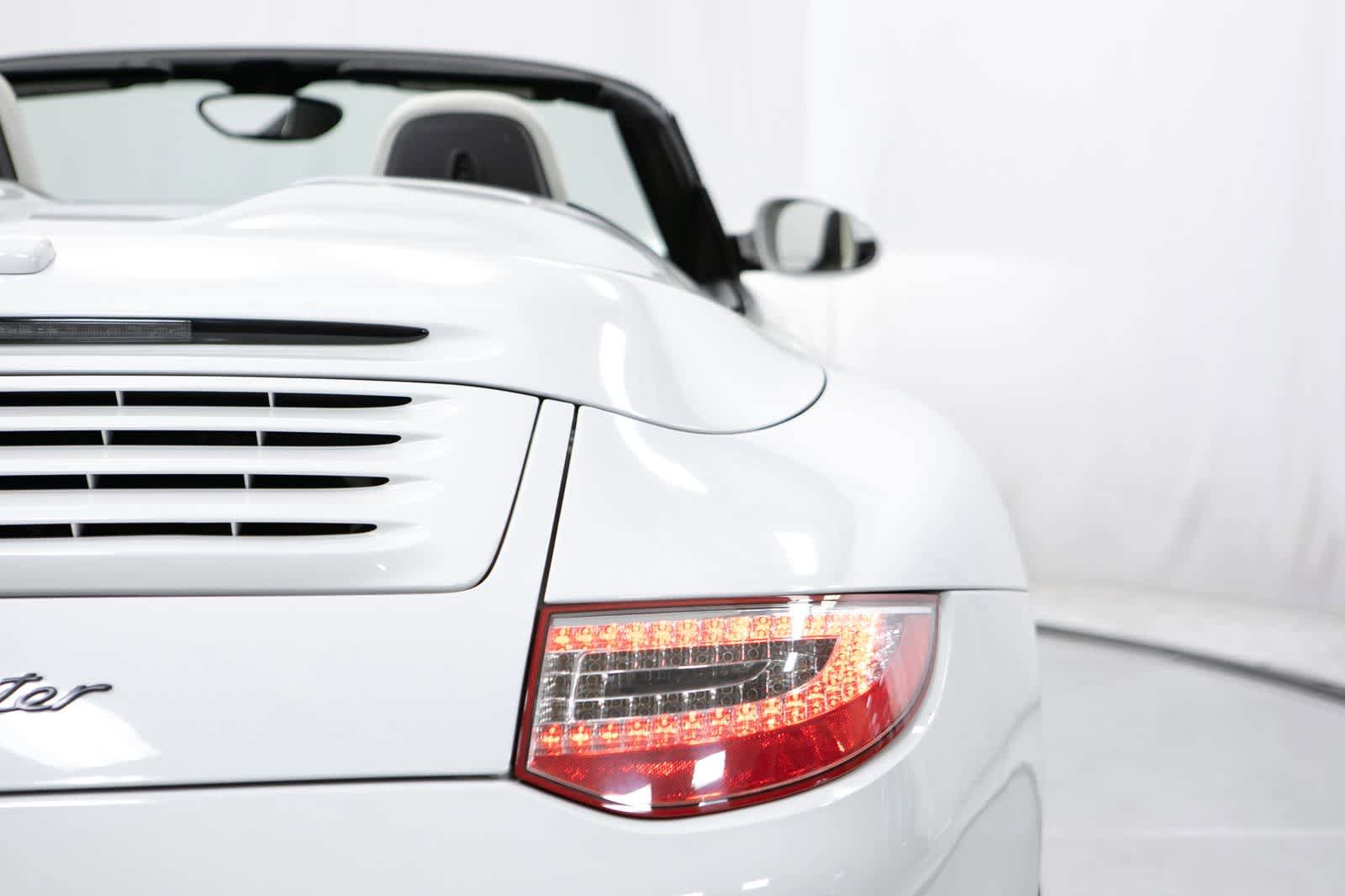 Used 2011 Porsche 911 Cabriolet RWD image 21