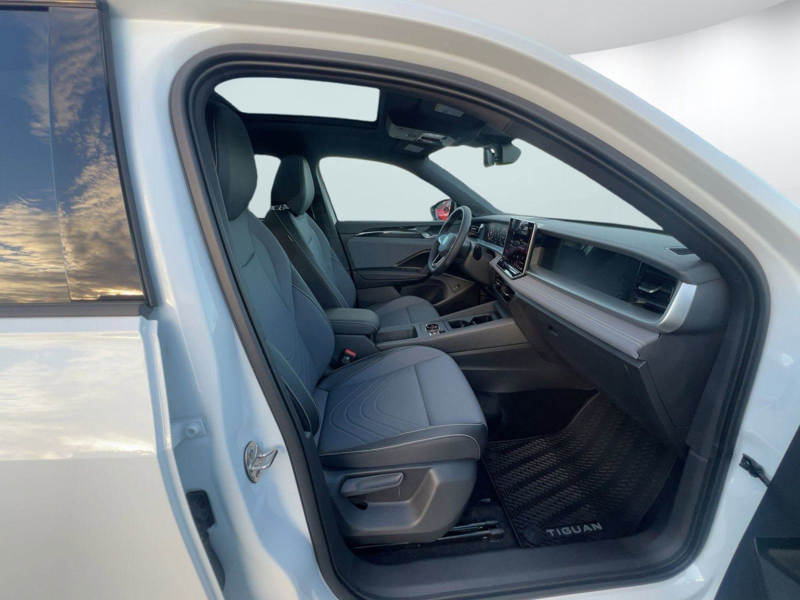 New 2026 Volkswagen Tiguan SE R-Line image 27