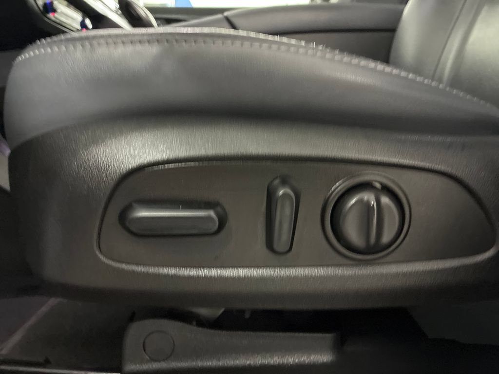 Used 2019 Buick Enclave Essence FWD image 20