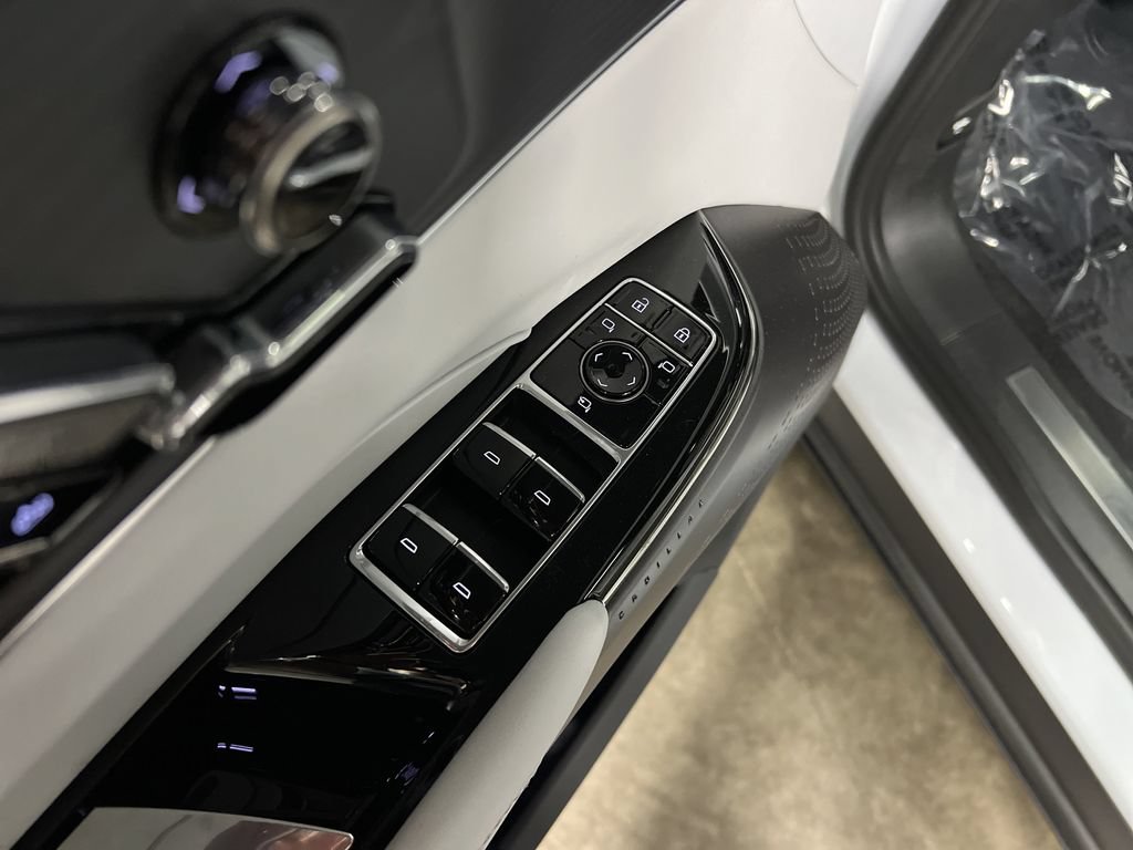 New 2026 Cadillac Lyriq Luxury AWD/4WD image 28