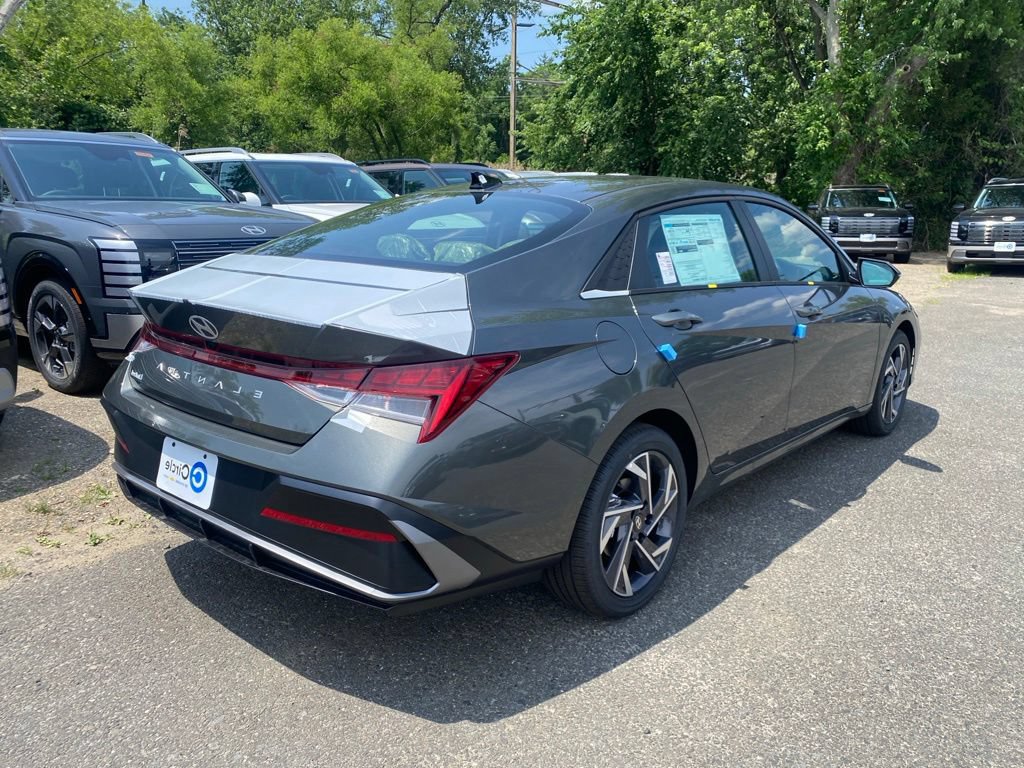New 2026 Hyundai Elantra Limited FWD image 4
