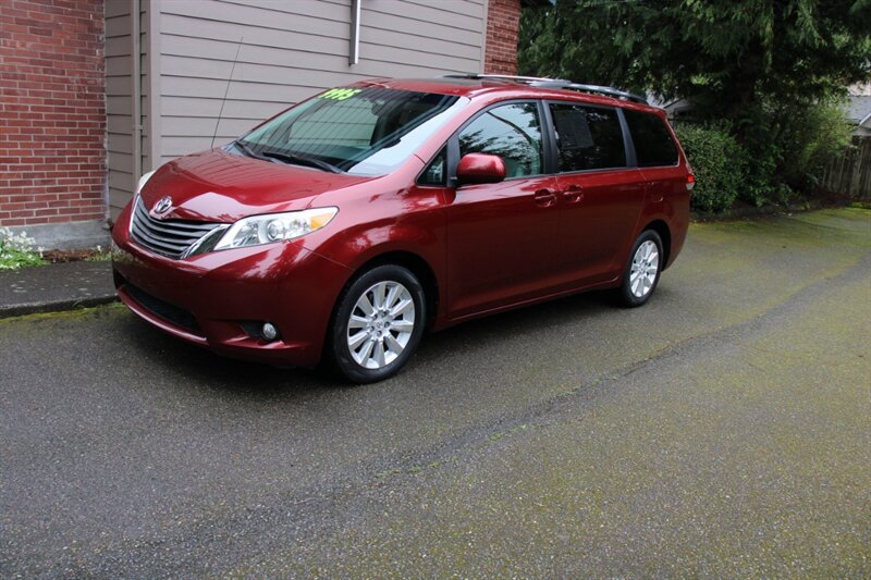 Used 2011 Toyota Sienna XLE w/ Entertainment Pkg image 1
