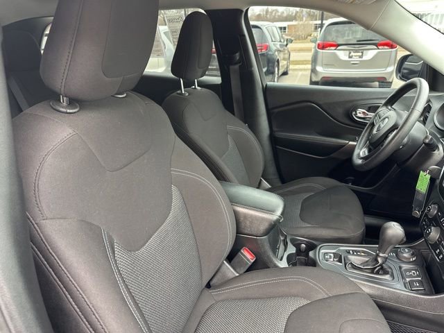 Used 2019 Jeep Cherokee Latitude w/ Popular Appearance Group image 13