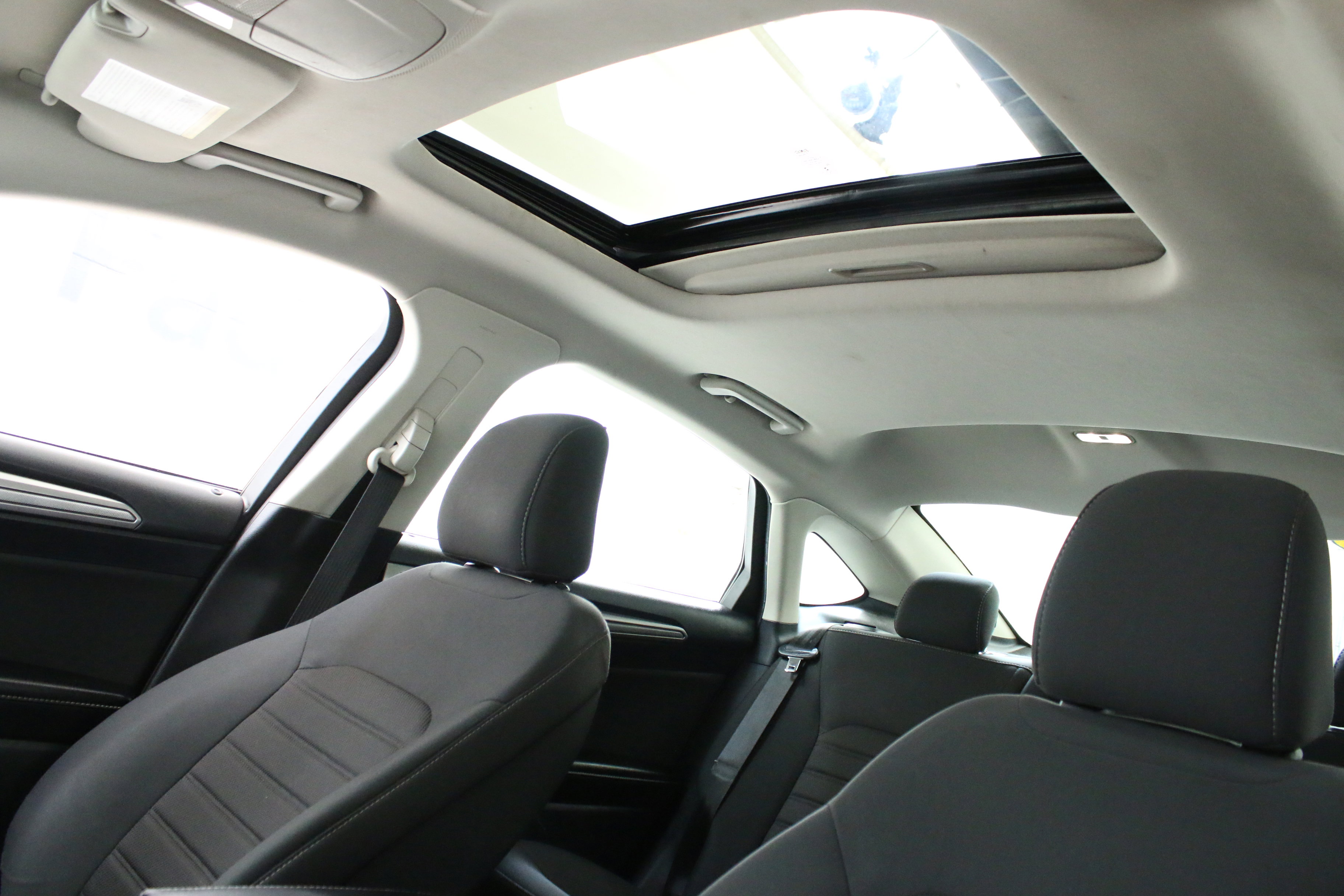 Used 2020 Ford Fusion SE image 26