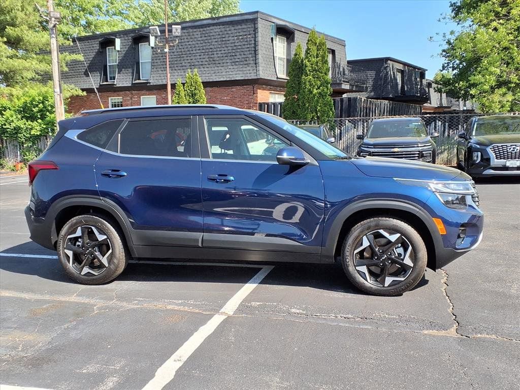 Used 2025 Kia Seltos EX AWD/4WD image 30