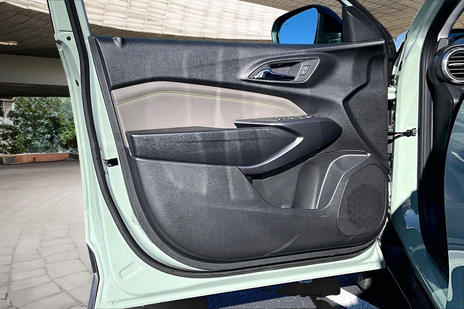 New 2026 Chevrolet Trax ACTIV w/ Sunroof Package image 9