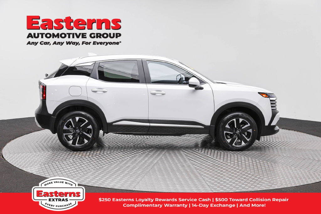 Used 2025 Nissan Kicks SV w/ SV Premium Package AWD/4WD image 5