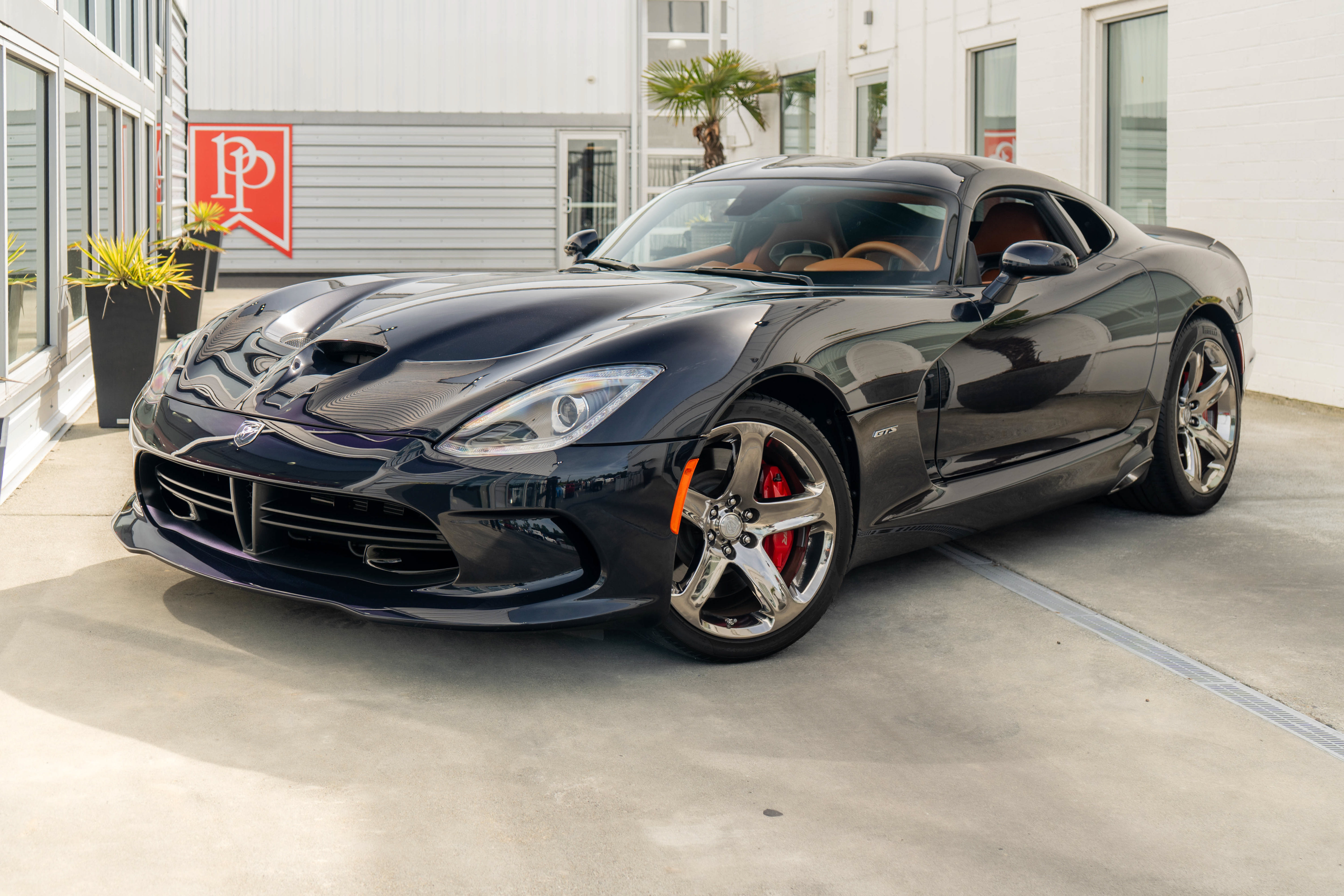 Used 2013 SRT Viper GTS w/ GTS Laguna Interior Pkg RWD image 3
