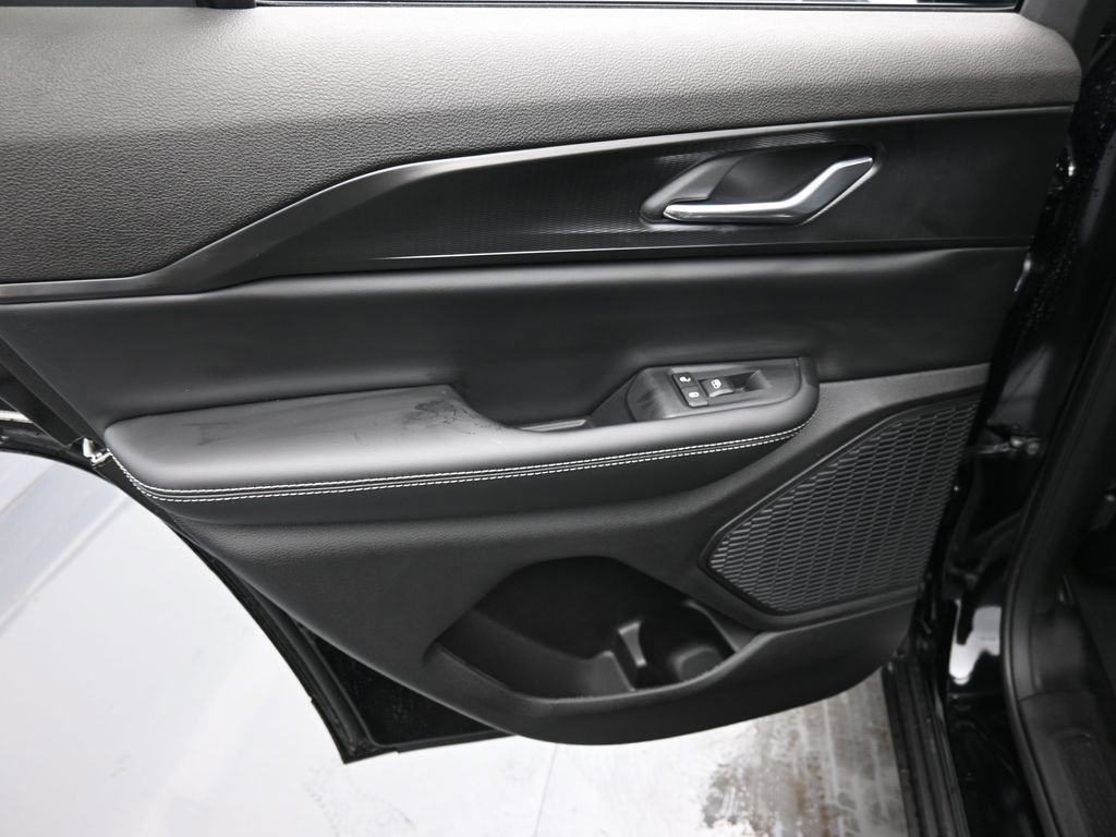 New 2026 Jeep Grand Cherokee Laredo image 11