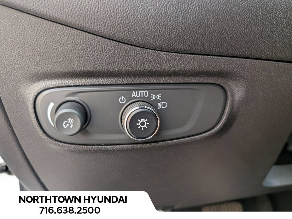 Used 2023 Chevrolet Equinox LT FWD image 25