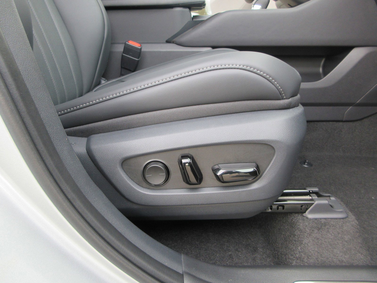 New 2025 Lexus TX 500h AWD image 26