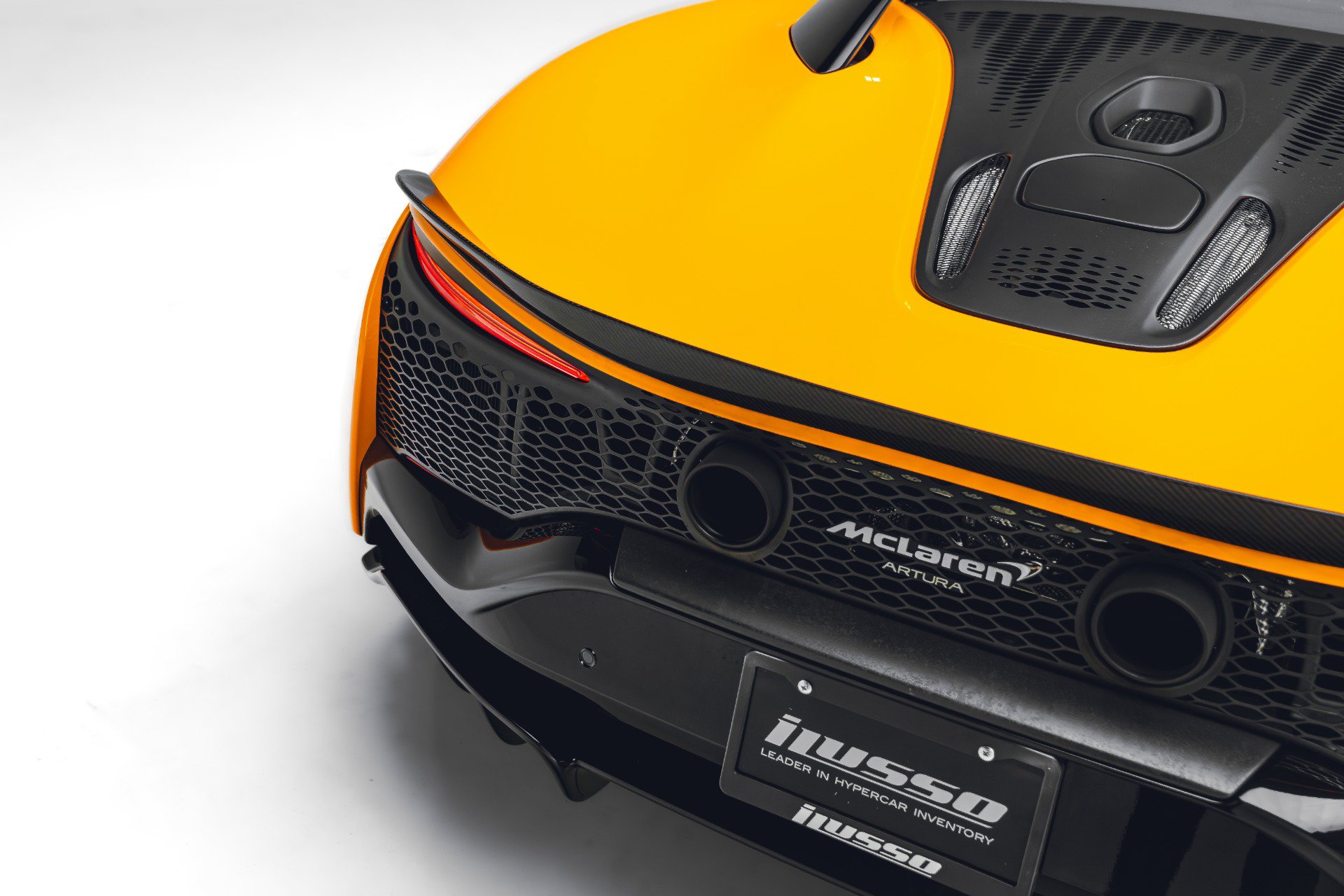 Used 2023 McLaren Artura RWD image 20
