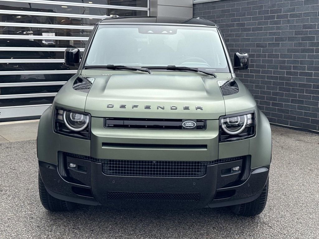 New 2026 Land Rover Defender 110 X-Dynamic SE image 2