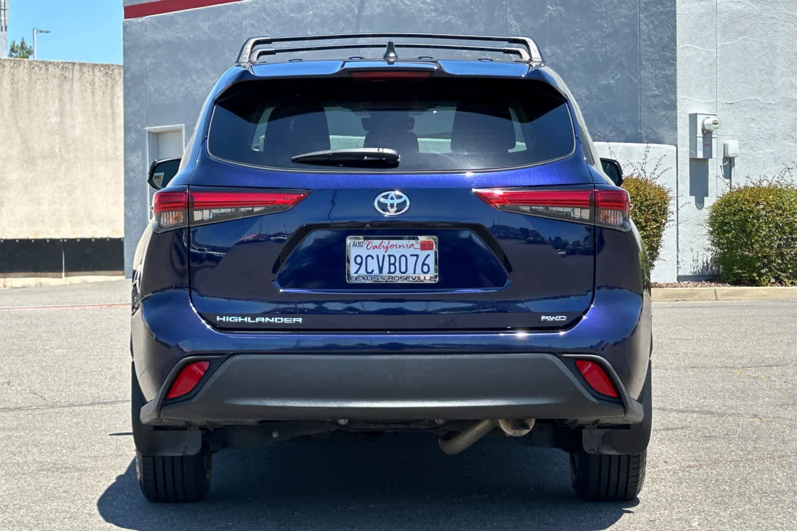 Used 2022 Toyota Highlander L AWD/4WD image 8