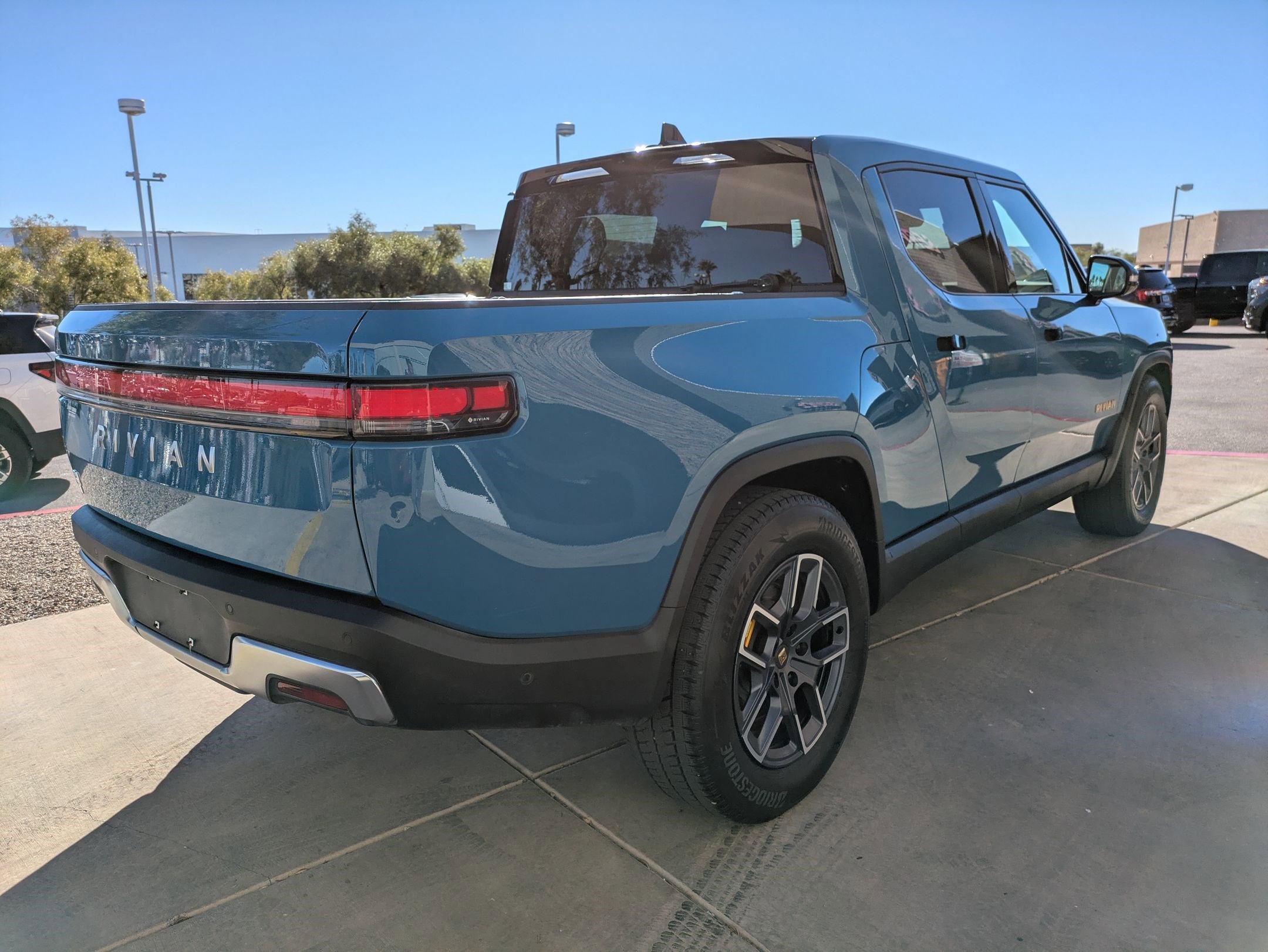 Used 2022 Rivian R1T Launch Edition image 3