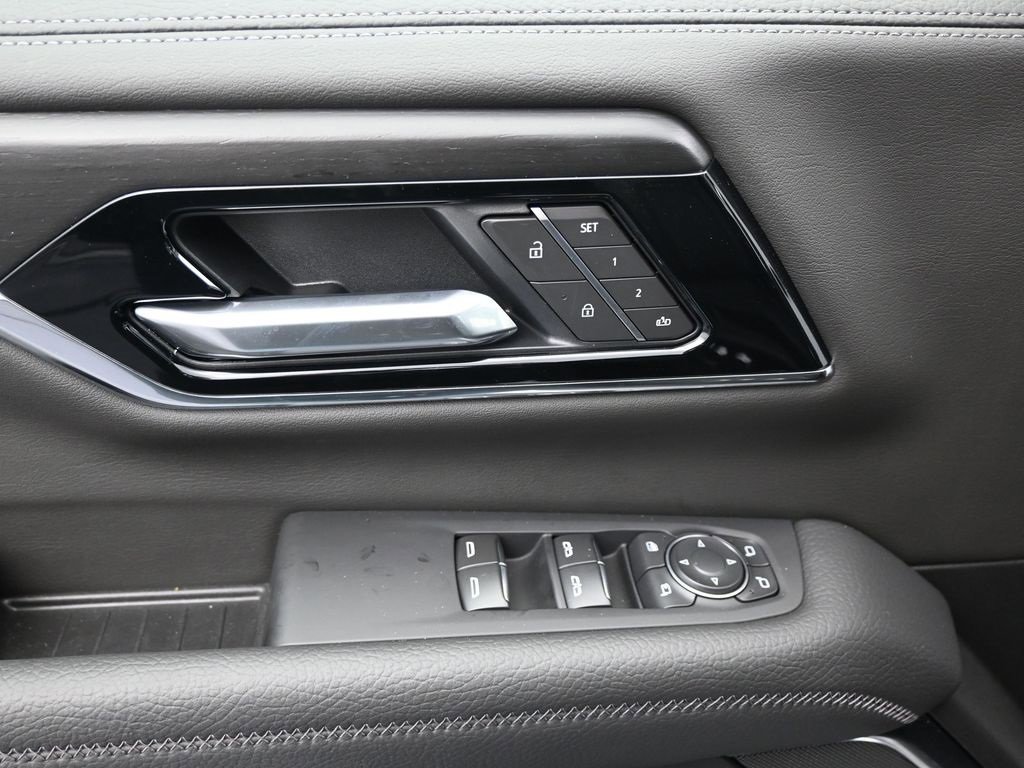 New 2025 GMC Yukon XL Denali w/ Denali Reserve Package image 11