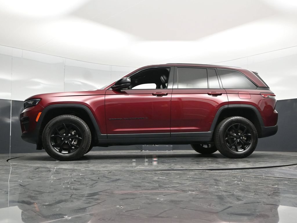 Used 2025 Jeep Grand Cherokee Altitude AWD/4WD image 55
