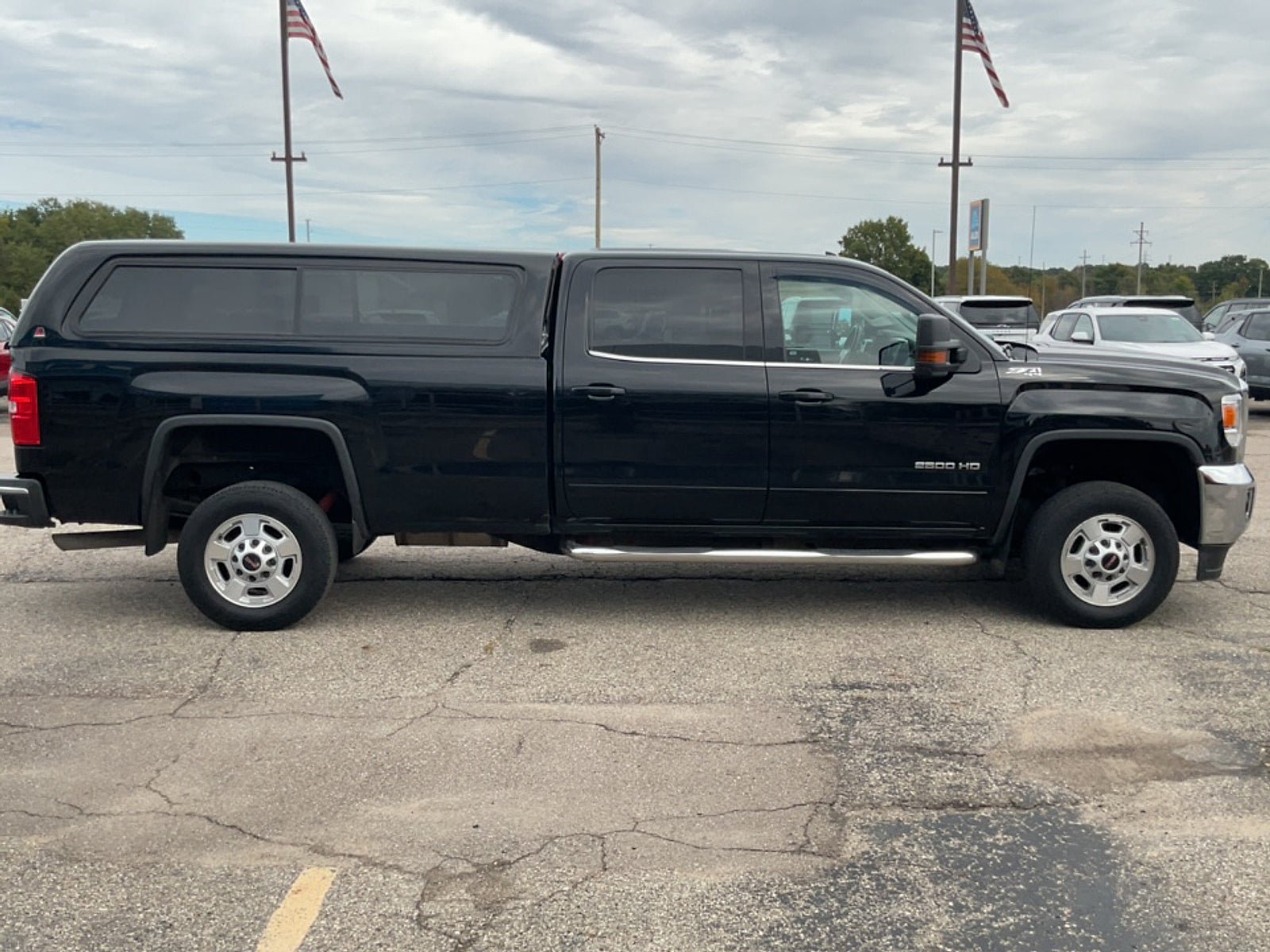 Used 2017 GMC Sierra 2500 SLE w/ Suspension Package, Off-Road AWD/4WD image 8
