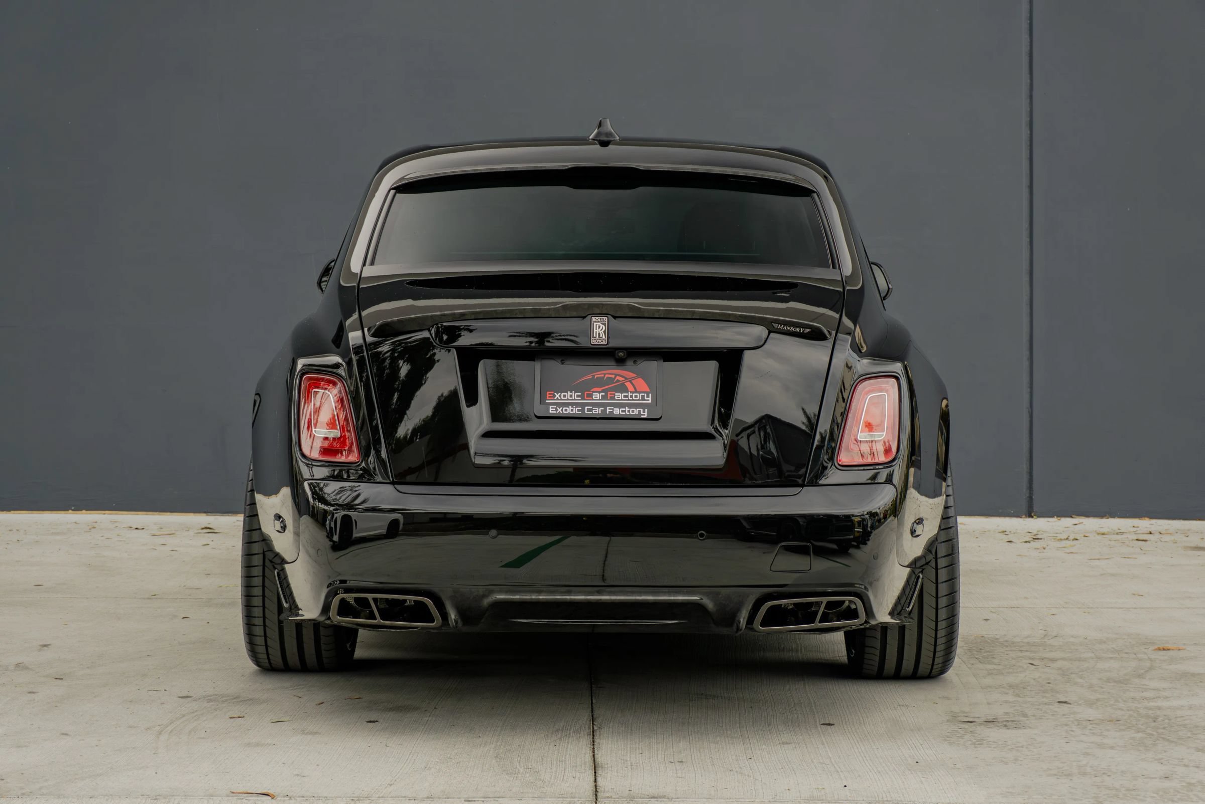 Used 2024 Rolls-Royce Phantom Sedan RWD image 8