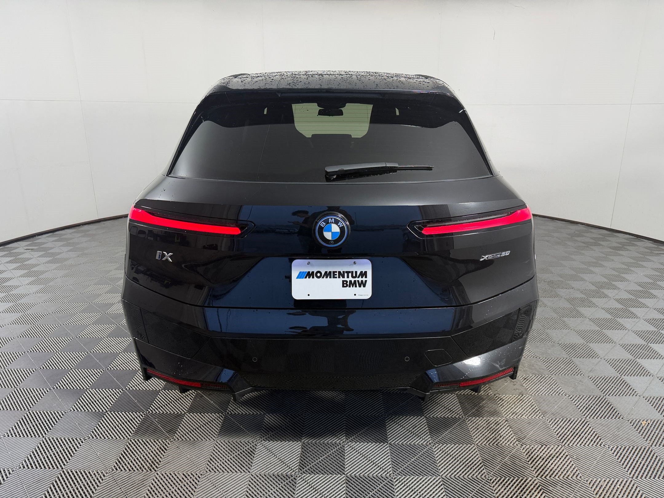 Used 2024 BMW iX xDrive50 w/ Premium Package AWD/4WD image 10