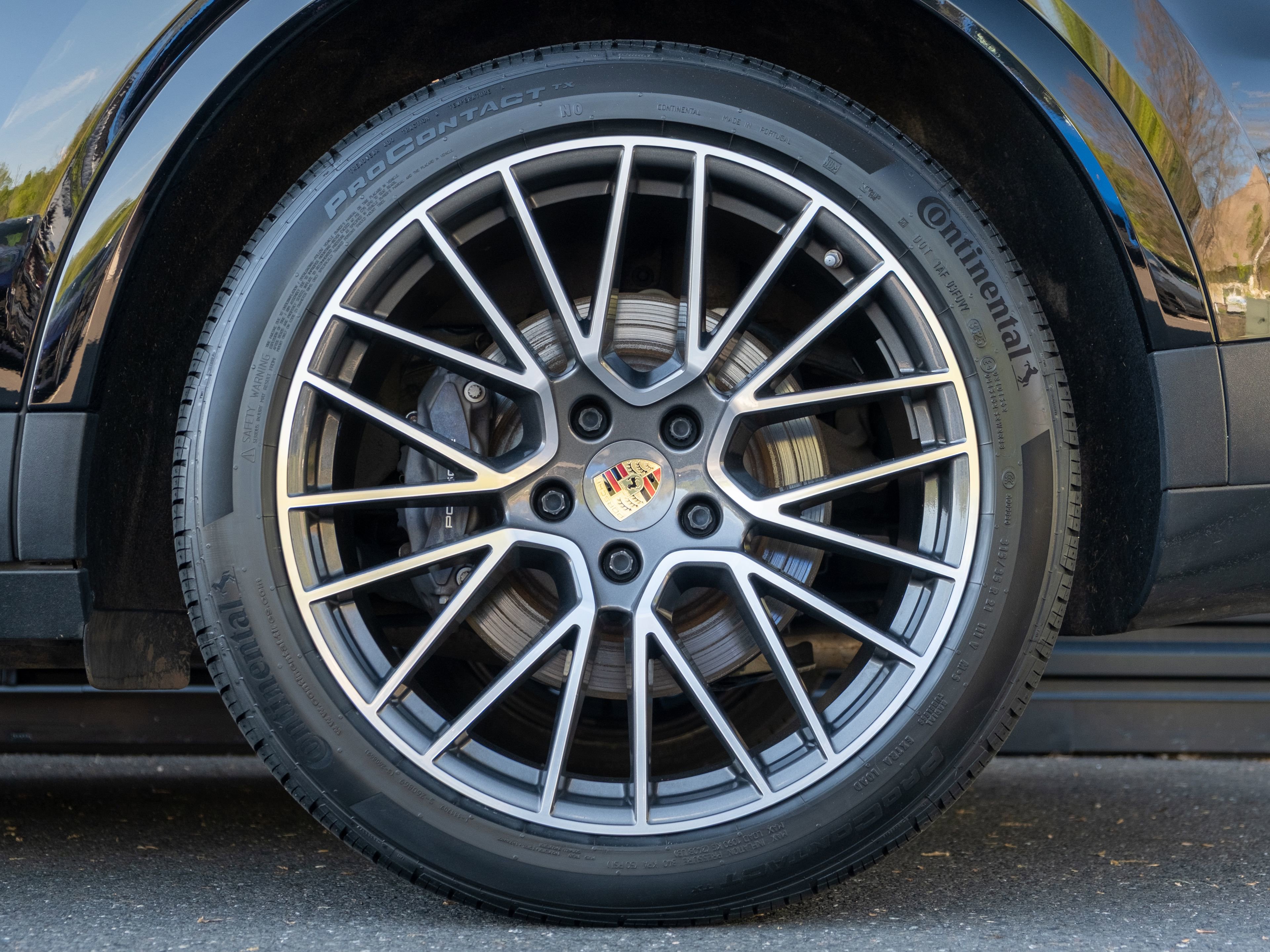 Certified 2022 Porsche Cayenne E-Hybrid AWD/4WD image 13